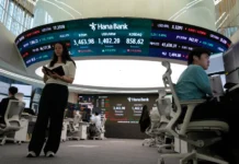 Stocks wobble as trade tensions between the US and China escalate