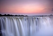 American tourist plunges to death in Victoria Falls