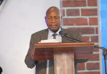 Mnangagwa dangles surprise US$150 bonus for civil servants ahead of planned protests