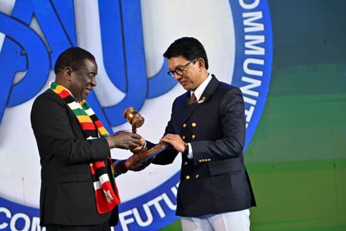 Mnangagwa Hands Over SADC Chairmanship to Madagascar’s Rajoelina