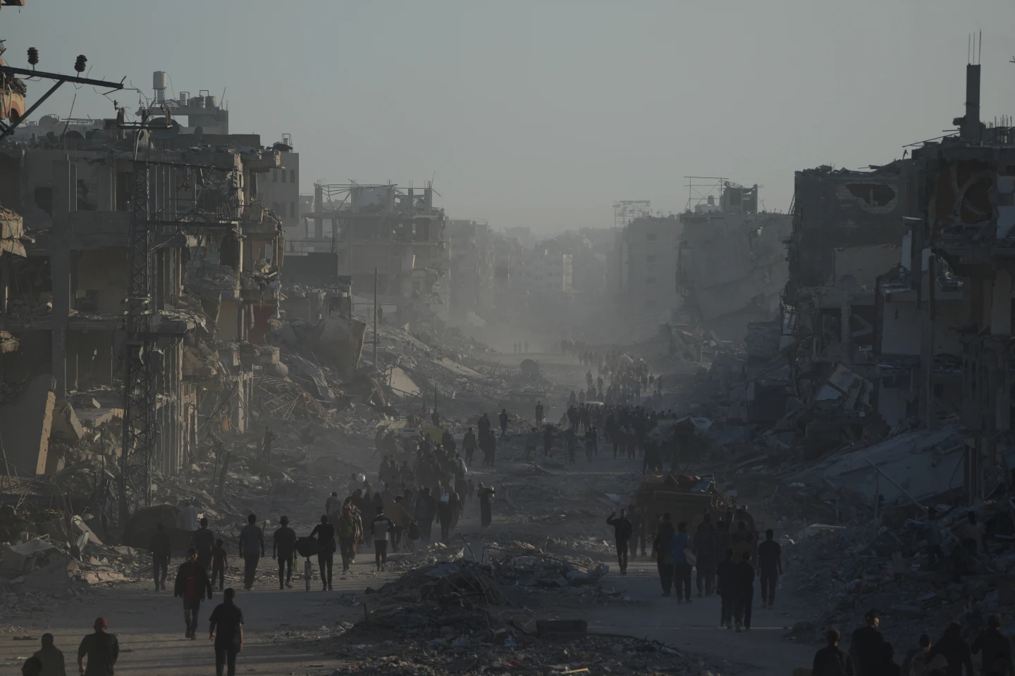 Palestinians Return to Ruins as Ceasefire Holds in Gaza - Aid Efforts and Hostage Talks Intensify