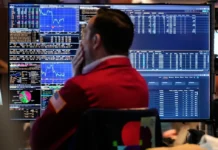 US stocks drift near records as oil prices slip