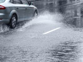 How to prepare for driving in heavy rain and floods