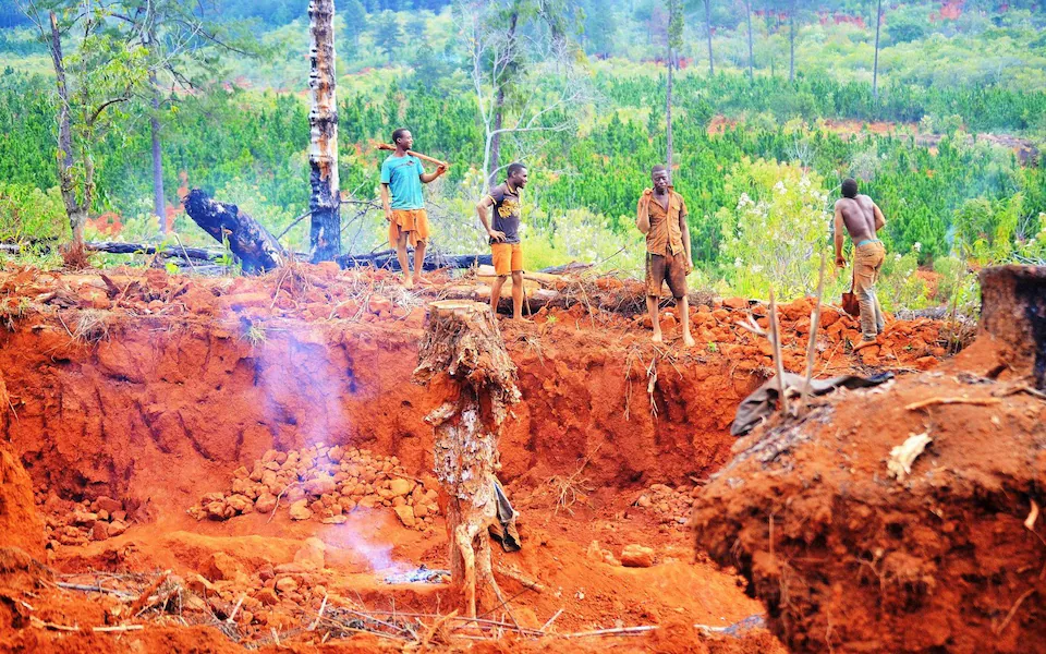 Extraction Without Transformation: The Structural Risks of a Gold-Dependent Economy