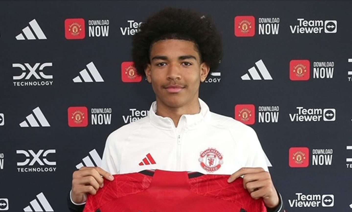 Jay-Z’s Roc Nation Signs Manchester United Academy Trio, Including Striker With Zimbabwean Roots