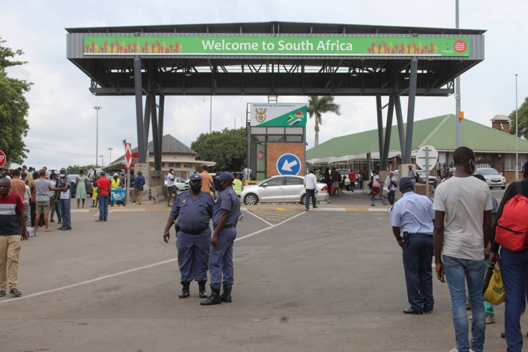 Mozambicans return to South Africa despite xenophobia Mozambicans return to South Africa despite xenophobia
