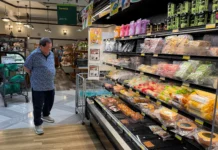 US economy expands at sluggish pace