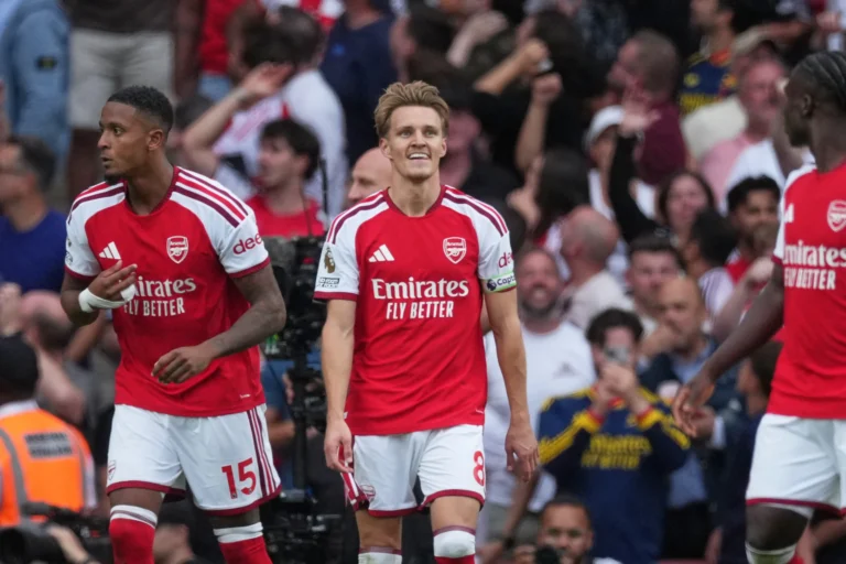 Arsenal Come From Behind to Beat Chelsea as Manchester United Drop More Points
