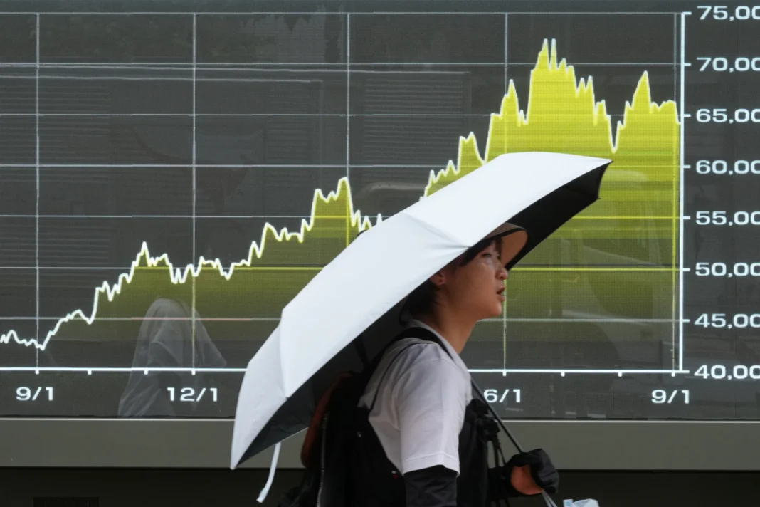 Global Stocks Mixed as Asian Chipmakers Rally While Oil and Rate Risks Weigh Global Stocks Mixed as Asian Chipmakers Rally While Oil and Rate Risks Weigh