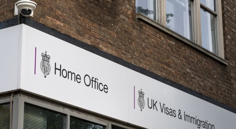 UK Student Visa Applications Fall 10.3% as Universities Face £12.4bn Overseas Fee Risk